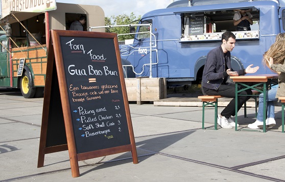 Houten krijtstoepborden